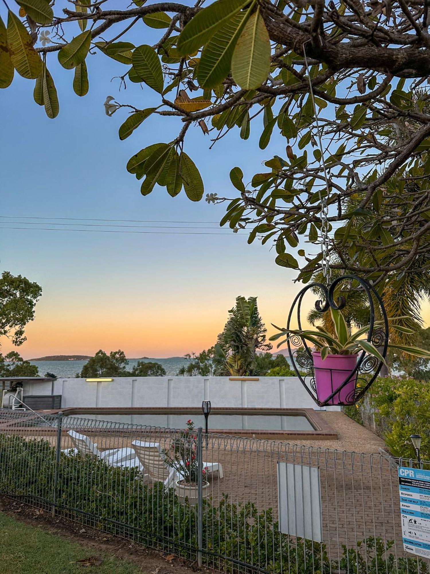 Ocean View Motel Bowen Exterior photo