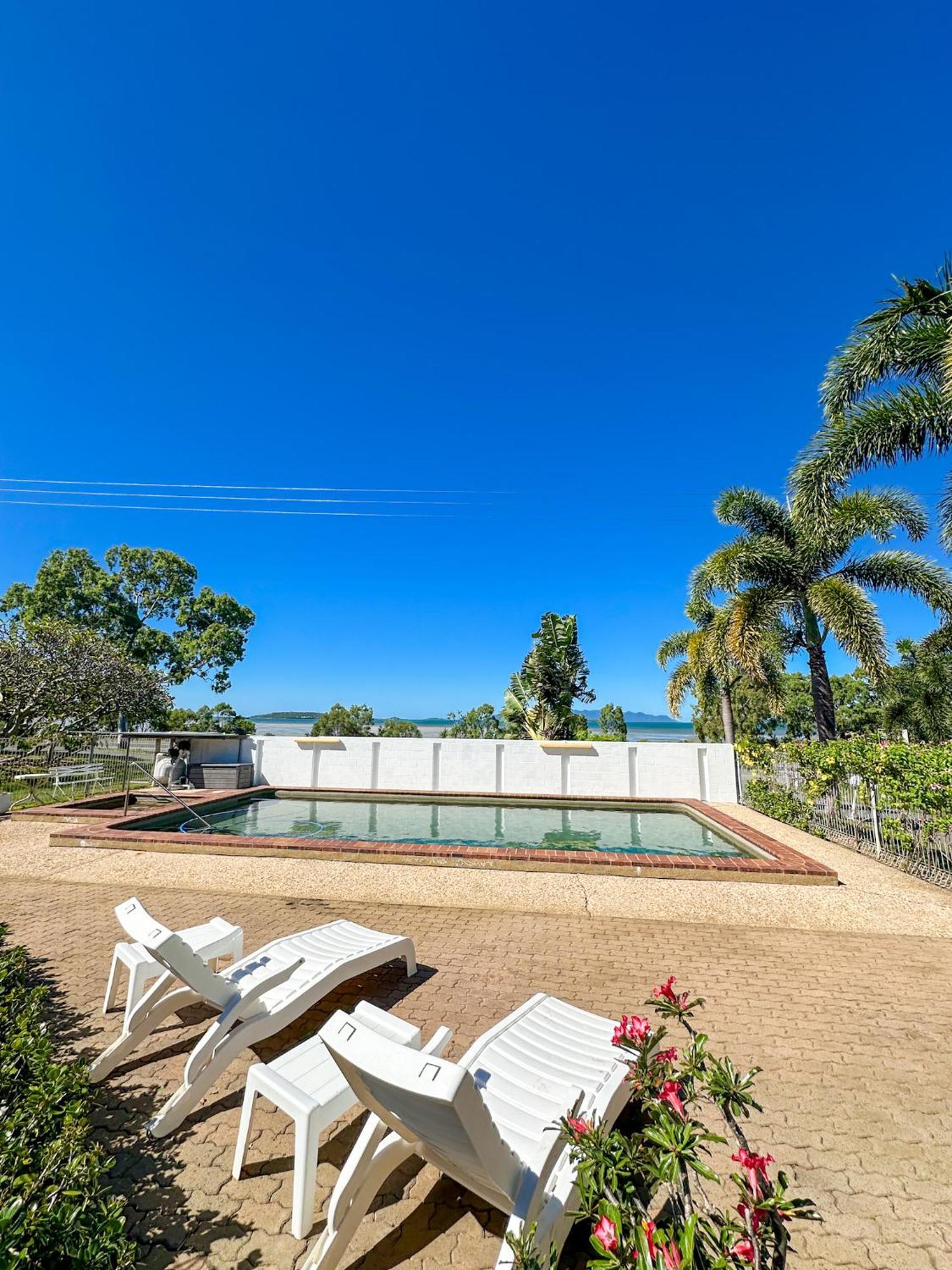 Ocean View Motel Bowen Exterior photo