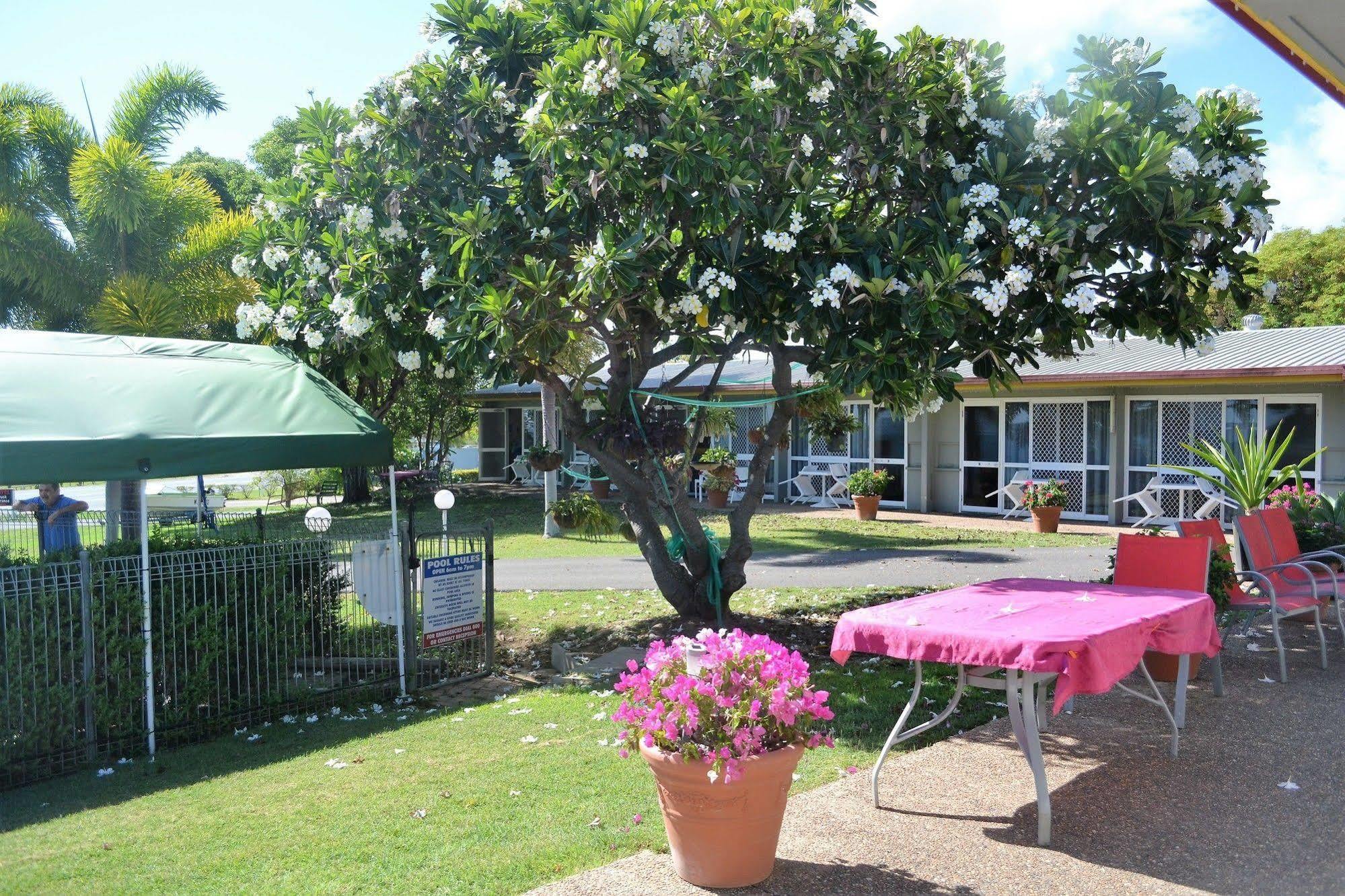 Ocean View Motel Bowen Exterior photo